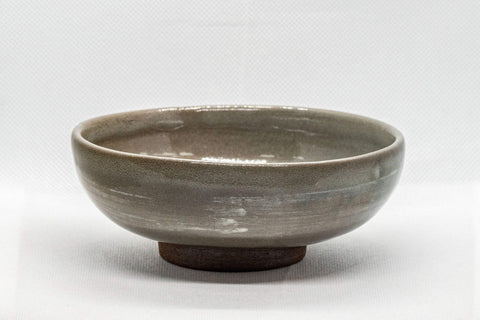 Japanese Matcha Bowl - Hakeme Badarai-gata Chawan - 200ml - another angle of the grey glazed bowl