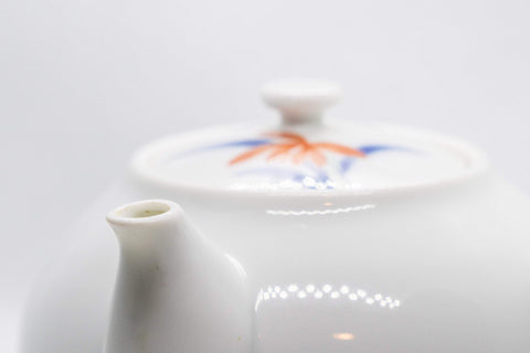 Tezumi — Japanese Kyusu - Large Floral Arita-yaki Ceramic Porcelain Debeso Teapot - 550ml — top-down view of the lid
