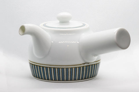 Tezumi — Japanese Kyusu - Porcelain Striped Debeso Teapot - 350ml — side view with the lid and side handle