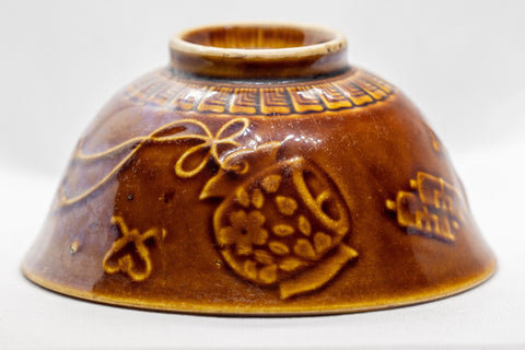 Japanese Matcha Bowl - Komogai-nari Hatazori-gata Chawan - 200ml - three-quarter view showing the incised motifs on the exterior