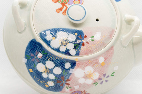 Japanese Dobin - Arita-yaki Teapot with Spring Flower Motifs - 630ml - Tezumi