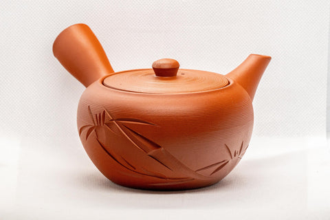 Japanese Kyusu - Tokoname-yaki Debeso Teapot - 350ml - three-quarter side view with the handle to the left