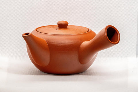 Japanese Kyusu - Tokoname-yaki Debeso Teapot - 350ml - side view with the lid on and spout to the right