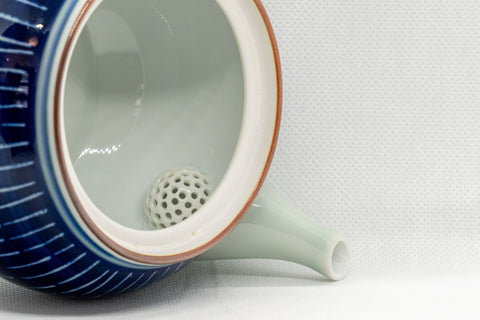 Tezumi — Japanese Kyusu - Blue White Tokusa Arita-yaki - 420ml — interior view showing the filter