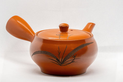 Japanese Kyusu - Tokoname-yaki Do-ake Teapot - 310ml - side view of the brick-red teapot with side handle