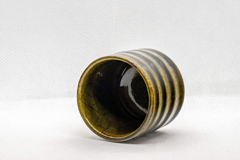 Japanese Teacup - Tsutsu-gata Yunomi - view of the underside and base