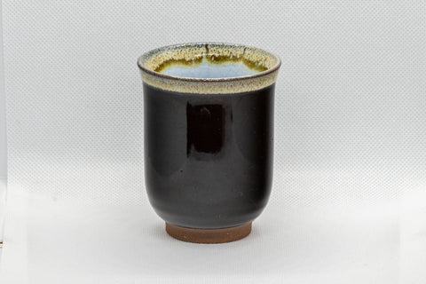 Tezumi — Japanese Teacup - Hare's Fur Glazed Tsutsu-gata Yunomi - 160ml — three-quarter view