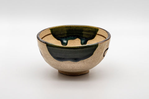 Japanese Matcha Bowl - 野田 東山 Wan-nari Oribe-yaki Chawan - 300ml - three-quarter view