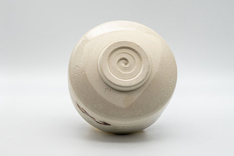 Japanese Matcha Bowl - Cream Glazed Hantsutsu-gata Chawan - 450ml - overhead view of the underside and foot