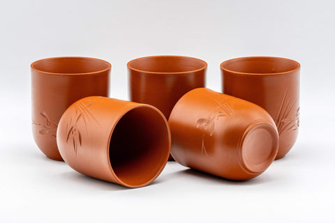 Tezumi — Japanese Tea Set - Tokoname-yaki Maru-gata Debeso Kyusu with 5 Tsutsu-gata Yunomi — the teapot side view with the handle