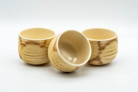 Tezumi — Japanese Tea Set - 夙山 Nasu-gata Do-ake Kyusu with 3 Yunomi - 575ml — the teapot side view with the handle