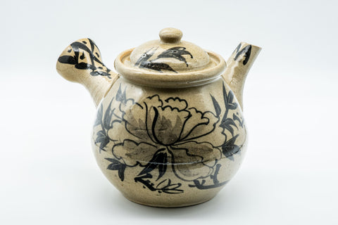 Tezumi — Japanese Kyusu - Large Floral Nasu-gata Do-ake Teapot - 900ml — three-quarter view