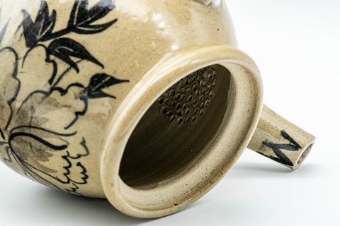 Tezumi — Japanese Kyusu - Large Floral Nasu-gata Do-ake Teapot - 900ml — top-down view of the lid