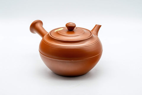 Japanese Kyusu - 有馬 Maru-gata Debeso Tokoname-yaki Teapot - 350ml - side profile view of the teapot with the side handle