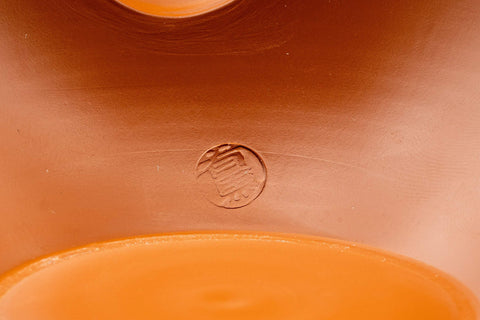 Japanese Kyusu - 有馬 Maru-gata Debeso Tokoname-yaki Teapot - 350ml - closeup of the underside showing the base