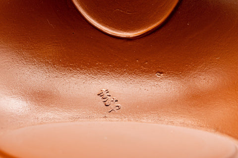 Japanese Kyusu - まみや Tokoname-yaki Teapot - 380ml - closeup of the red shudei clay surface texture