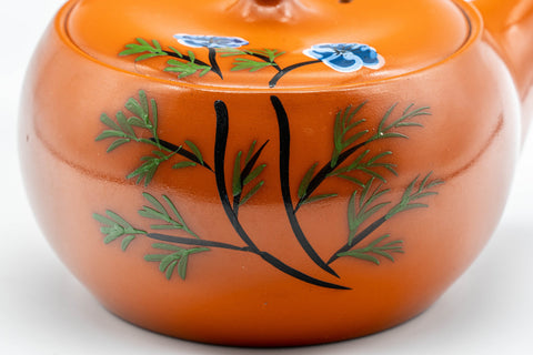Japanese Kyusu - 伊勢窯 Floral Tokoname-yaki Teapot - 350ml - closeup of the floral painting on the body