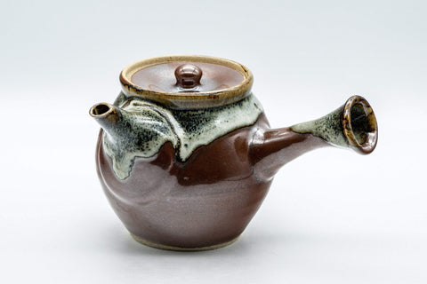Tezumi — Japanese Tea Set - Maru-gata Do-ake Kyusu with 5 Yunomi — the teapot in three-quarter view