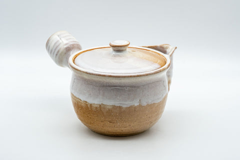 Tezumi — Japanese Tea Set - 萩殿窯 Hagi-yaki Houhin-style Do-ake Kyusu with 5 Senchawan - 450ml — the teapot side view with the handle