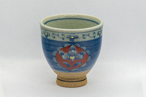 Tezumi — Japanese Teacup - 清秀  Kiyohide Kiln Floral Arita-yaki Yunomi - 190ml — front view