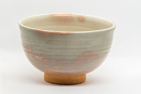 Tezumi — Nishio Kashu Shigaraki-yaki gohonte chawan, side view showing the soft gohonte spotting