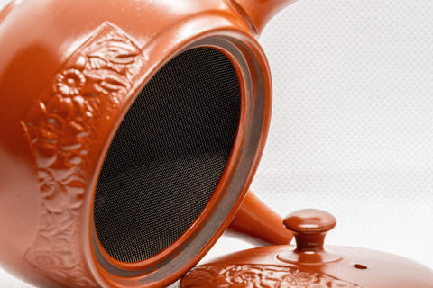 Tezumi — Japanese Kyusu - Floral Tokoname-yaki Teapot - 275ml — top-down view of the lid