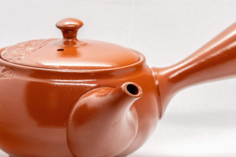 Tezumi — Japanese Kyusu - Floral Tokoname-yaki Teapot - 275ml — side profile showing the spout and handle