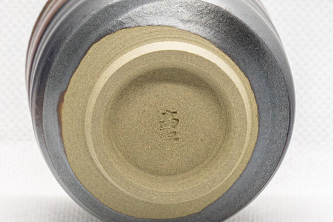 Japanese Teacup - Tenmoku Glazed Tsutsu-gata Yunomi - 65ml - closeup of the base and foot