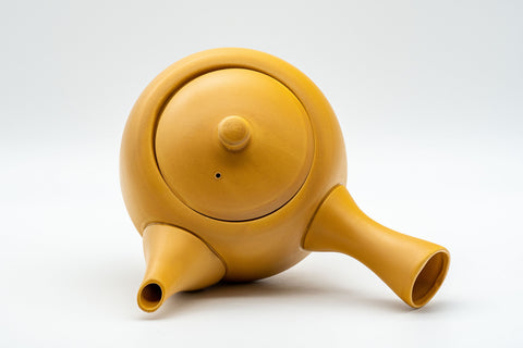 Japanese Tea Set - Yellow Debeso Kyusu with 5 Yunomi - overhead view of the teapot lid