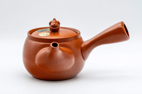 Tezumi — Japanese Kyusu - 土山 Majestic Sheep Tokoname-yaki Teapot - 400ml — side view with the lid and side handle