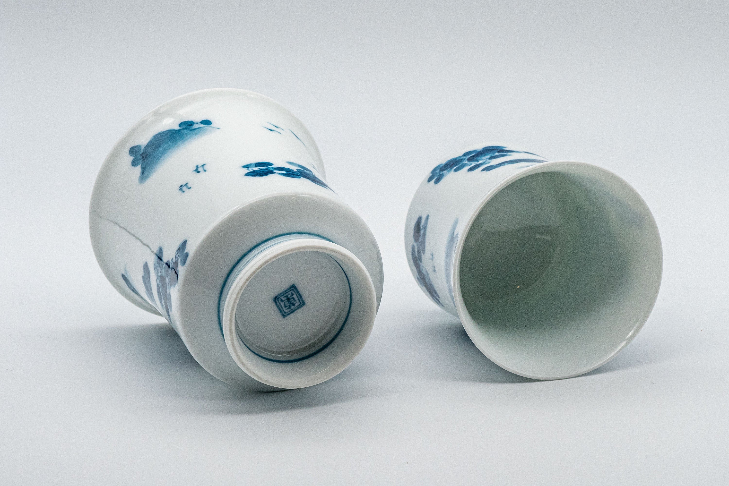 Japanese Teacups - Pair of 畑萬陶苑 Meoto Arita-gata Yunomi