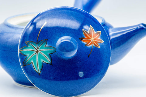 Tezumi — Japanese Kyusu - Momiji Hiramaru-gata Porcelain Debeso Teapot - 300ml — side profile showing the spout and handle
