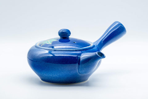 Tezumi — Japanese Kyusu - Momiji Hiramaru-gata Porcelain Debeso Teapot - 300ml — side view with the lid and side handle