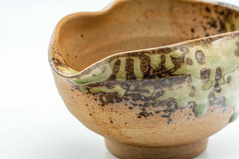 Tezumi — Japanese Yuzamashi - 三滝窯 Half-glazed Katakuchi - 160ml — closeup of the foot