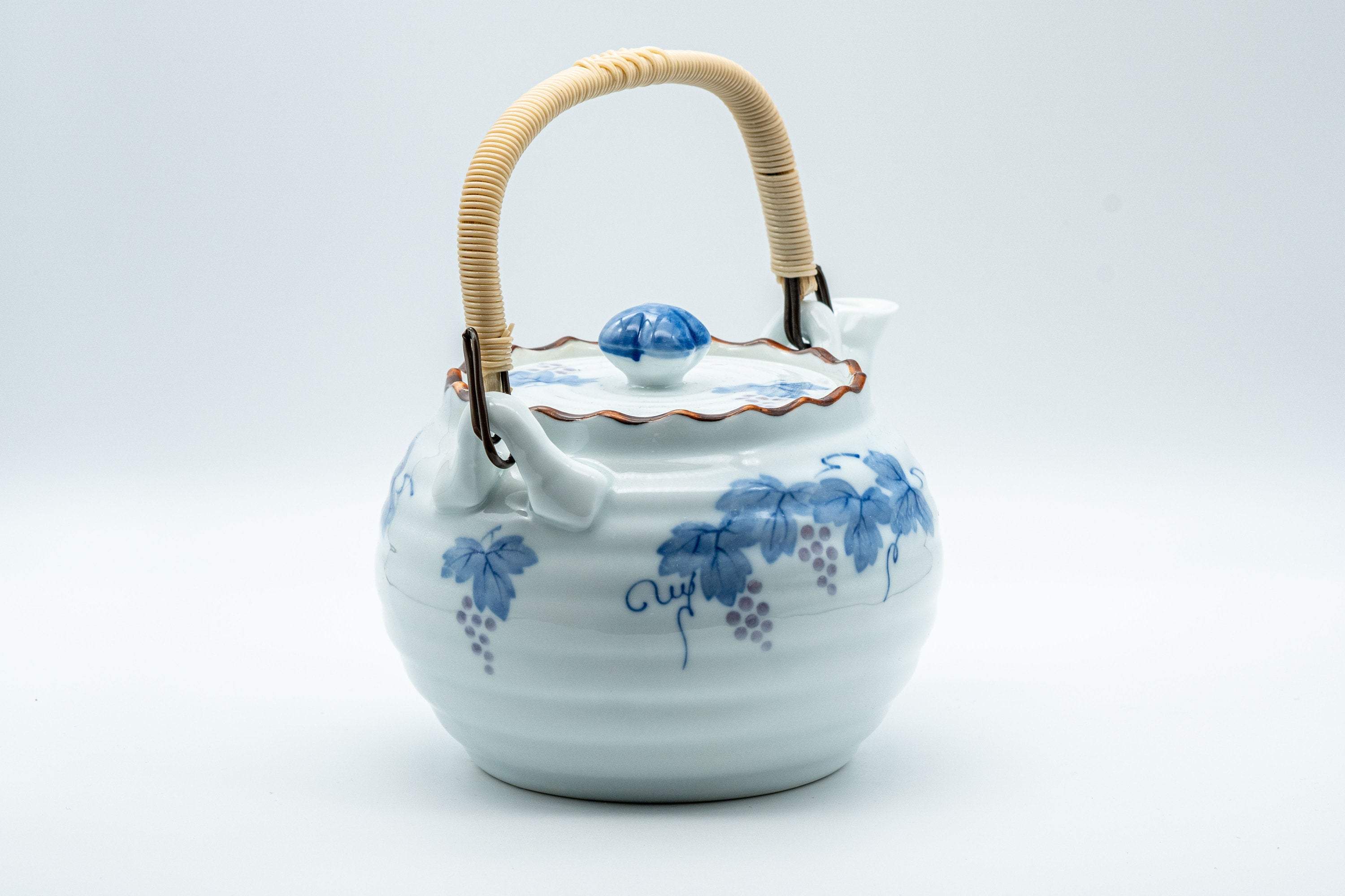 Japanese Tea Set - Porcelain Arita-yaki Dobin Debeso Teapot with 5 Lidded Yunomi - Tezumi