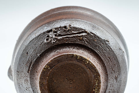 Tezumi — Japanese Katakuchi - Dojimari-gata Water Cooler - 175ml — closeup of the foot