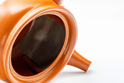 Japanese Kyusu - まみや Tokoname-yaki Teapot - 380ml - top-down view into the open pot showing the mesh strainer