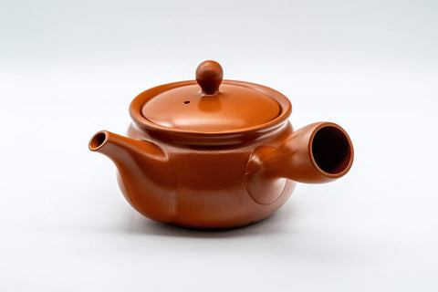 Japanese Kyusu - まみや Tokoname-yaki Teapot - 380ml - the red Tokoname-yaki side-handle teapot, front view with spout to the left