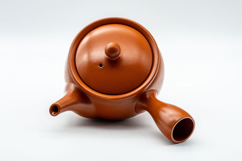 Japanese Kyusu - まみや Tokoname-yaki Teapot - 380ml - front view of the teapot with the lid in place