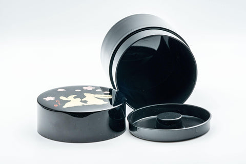 Japanese Chazutsu - Black Rabbit Sakura Petals Canister - 350ml - Tezumi