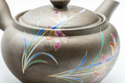 Tezumi — Orchid-decorated kyusu teapot, side view highlighting the pastel painted orchid decoration