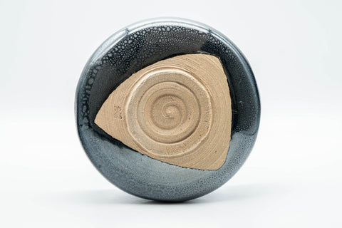Japanese Matcha Bowl - 東山 Higashiyama Tenmoku Glazed Chawan with Bamboo Chasen Whisk and Chashaku Scoop - 500ml - underside of the bowl showing the unglazed foot ring