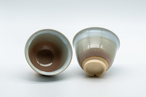 Japanese Teacups - 天鵬山 Tsubaki Kiln - Pair of Beige Glazed Hagi-yaki Yunomi - 85ml - the two teacups with one tilted to show the interior and foot