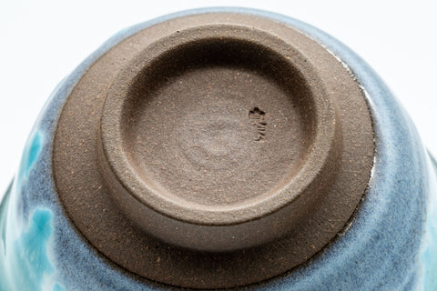 Japanese Teacups - Pair of Turquoise Drip-Glazed Agano-yaki Senchawan - 125ml - closeup of the unglazed clay base and foot ring