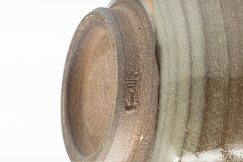 Japanese Teacups - Pair of Yukiyama Kiln Meoto Yunomi - closeup of the underside showing the foot