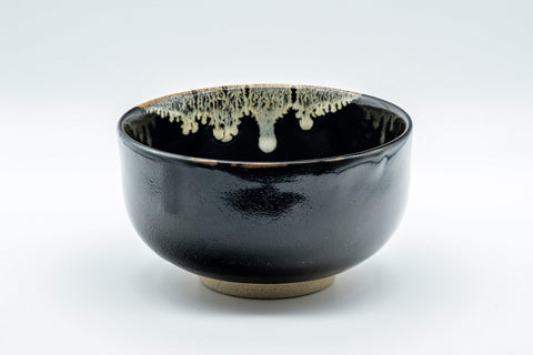 Tezumi — Japanese Matcha Bowl - Jet Black Drip Glazed Wan-nari Chawan - 500ml — front view from another angle