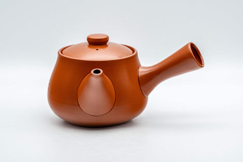 Tezumi — Japanese Tea Set - Bamboo Tokoname-yaki Debeso Kyusu with 5 Yunomi — the teapot side view with the handle