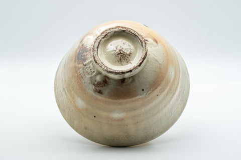 Tezumi — Japanese Matcha Bowl - Gohonte Glazed Hatazori-gata Hagi-yaki Chawan - 400ml — tilted view showing the foot and underside