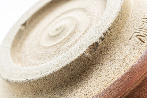 Japanese Matcha Bowl - Red Spiraling Hira-gata Summer Chawan - 300ml - closeup of the underside foot and base