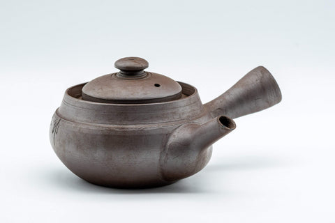 Tezumi — Kanji-engraved Banko-yaki kyusu teapot, view from the side handle